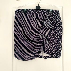 Tommy Hilfiger Patterned Skirt with Ruffle. Size 4.